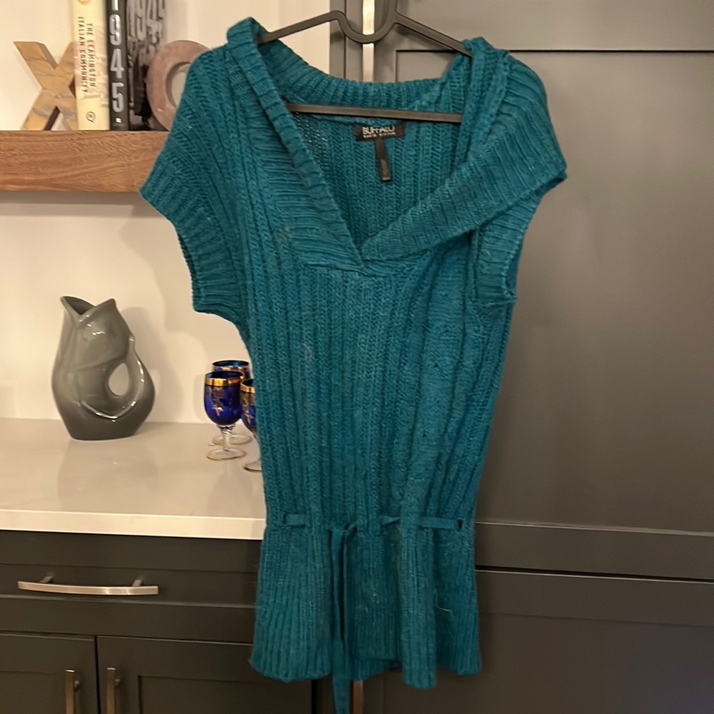 Size small buffalo short sleeve sweater
